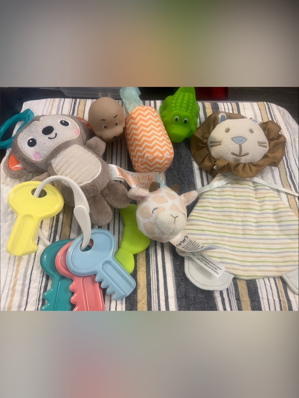 Carter's Beige & Pastel Plush Giraffe Lovey with Teething Key Set 6pc #160